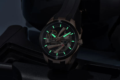 Herrklocka från PAGANI DESIGN – Mekanisk automatisk lyxmodell av typen ”skelett” (öppen mekanism), utrustad med en tourbillon, safirglas med antireflexbehandling, vattentät och självlysande.