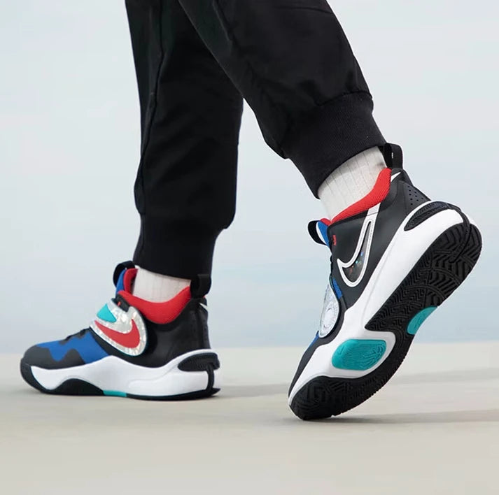 Scarpe da basket da donna Nike con ammortizzazione e suola integrale in gomma, pratiche, nuovo design con velcro, scarpe da basket mid-top resistenti all’usura e durevoli, Team Hustle D11 in colore accattivante per outdoor e tempo libero, Excell