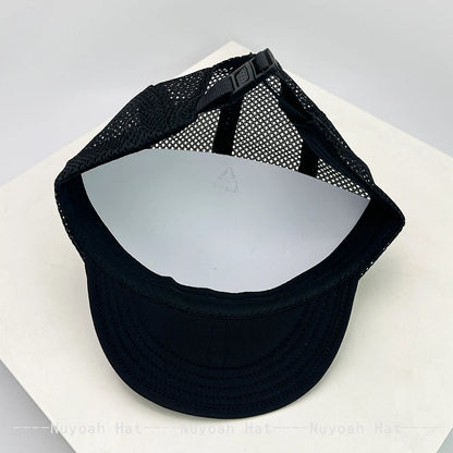 Cappellini da baseball unisex semplici in rete con lettere, parasole, ad asciugatura rapida, traspiranti, con visiera corta e a punta, versatili, alla moda, per attività all’aperto