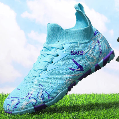 Chaussures de football, sneakers, chaussures de soccer, au-dessus de la cheville mais pas jusqu'au genou, semelle antidérapante à crampons.