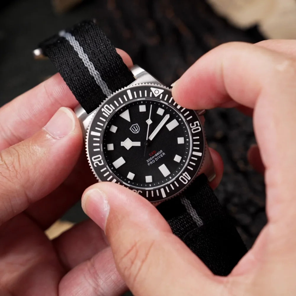 Watchdives EXD 40Mm Titanium Dive Watch Men's VH31 Sweep Quartz Watches 200 Waterproof AR Sapphire BGW9 Luminous 316L Wristwatch
