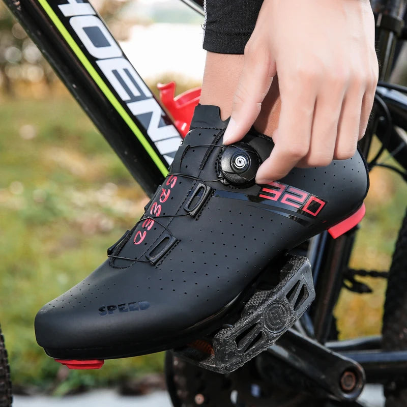 Sapatilhas de ciclismo MTB novas para homem, sapatilhas desportivas de ciclismo com sistema de bloqueio automático, estrada e velocidade, sapatilhas de ciclismo para mulher compatíveis com cleats SPD