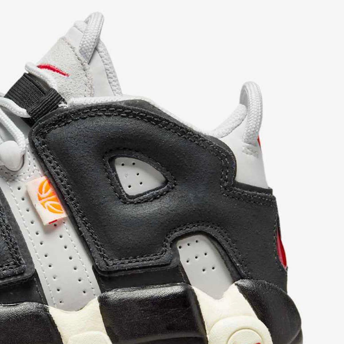 Ténis de basquetebol de moda para mulher Nike Authentic AIR MORE UPTEMPO DX3360-001