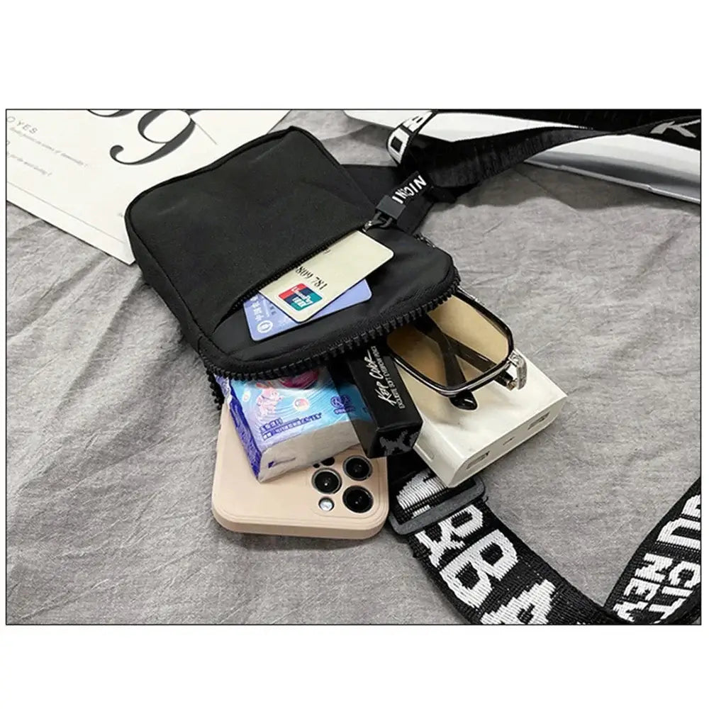 Bolso bandolera para adulto Fortnites, deportivo y casual, ligero, mini bolso para teléfono con estampado de figura de juego de dibujos animados, bolso cruzado de pecho para hombre, regalo