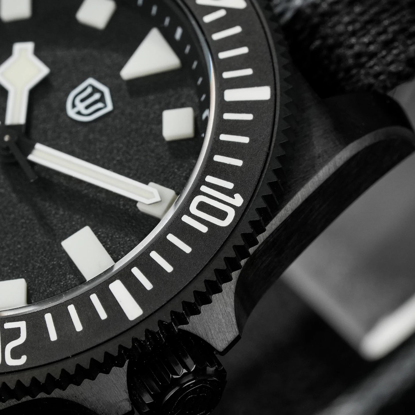 Watchdives EXD 40Mm Titanium Dive Watch Men's VH31 Sweep Quartz Watches 200 Waterproof AR Sapphire BGW9 Luminous 316L Wristwatch
