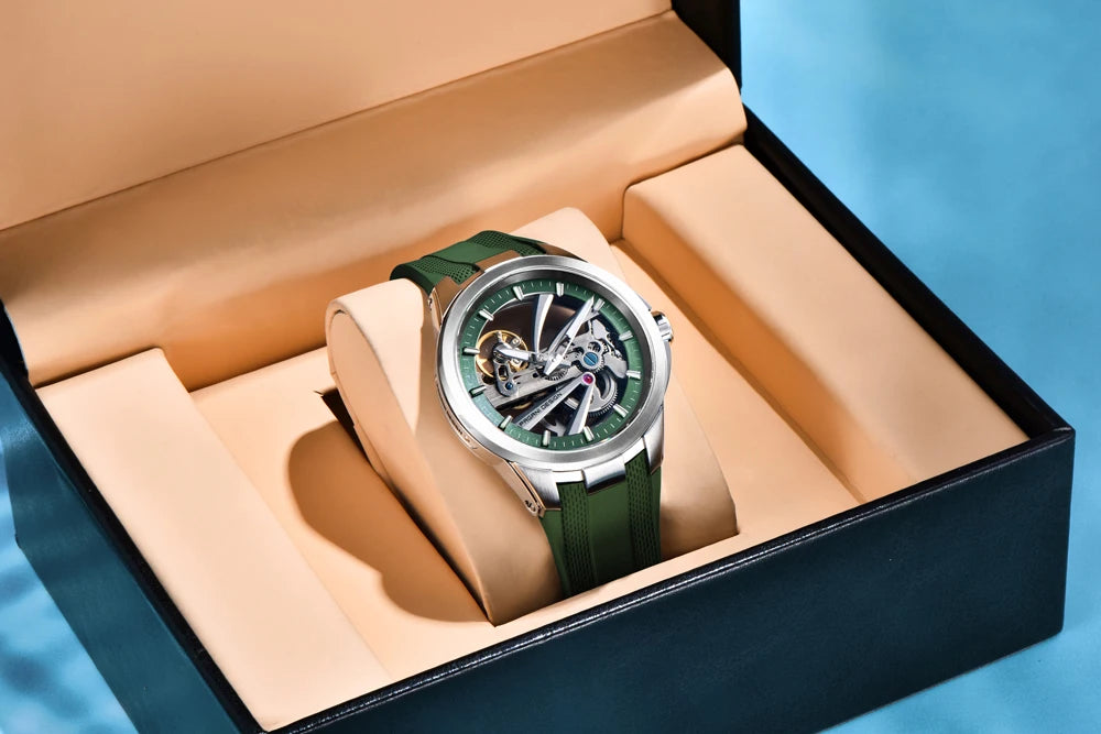 Herrklocka från PAGANI DESIGN – Mekanisk automatisk lyxmodell av typen ”skelett” (öppen mekanism), utrustad med en tourbillon, safirglas med antireflexbehandling, vattentät och självlysande.