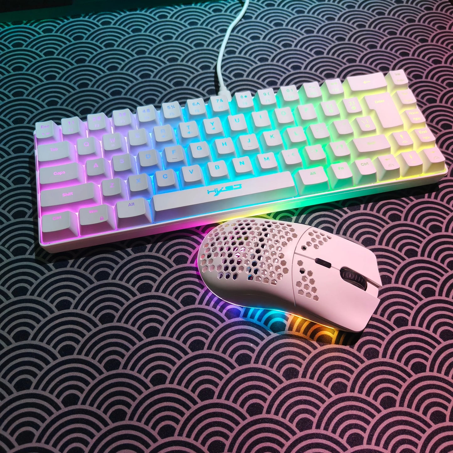 Conjunto gaming portátil HXSJ 60% RGB de teclado y ratón: teclado de membrana con cable de 68 teclas y ratón inalámbrico ligero de 3 modos para PC y Mac