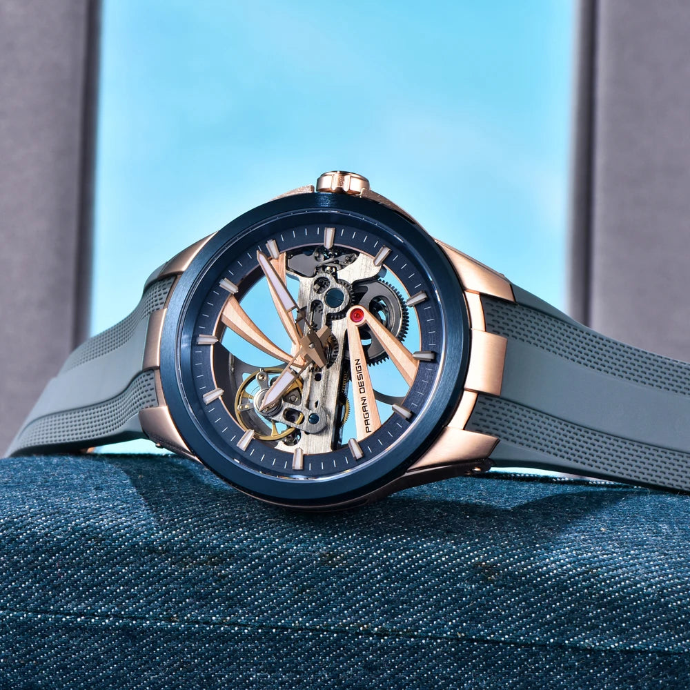 Herrklocka från PAGANI DESIGN – Mekanisk automatisk lyxmodell av typen ”skelett” (öppen mekanism), utrustad med en tourbillon, safirglas med antireflexbehandling, vattentät och självlysande.