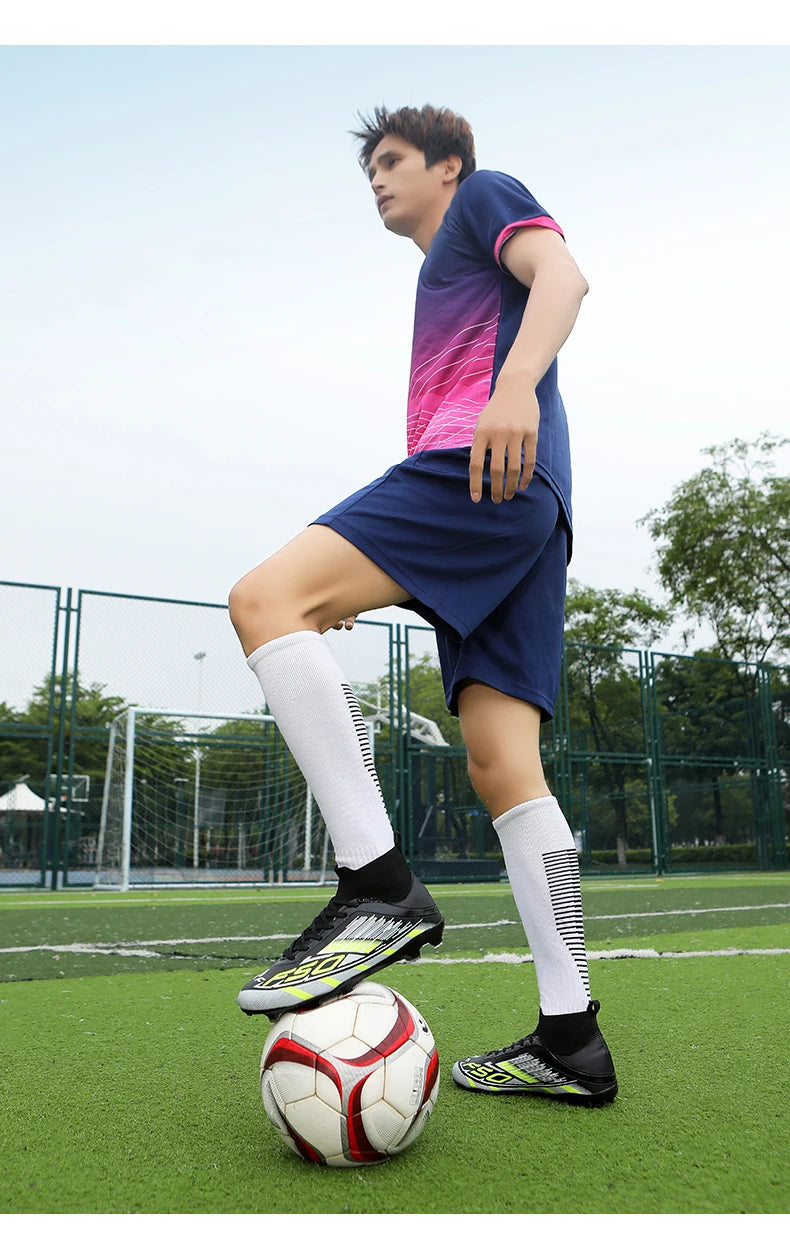 New Men's Football Boots Non-Slip Boys Grass Cleats High-Quality Match Soccer Shoes Hot-Selling Sneakers Outdoor High-Top Light