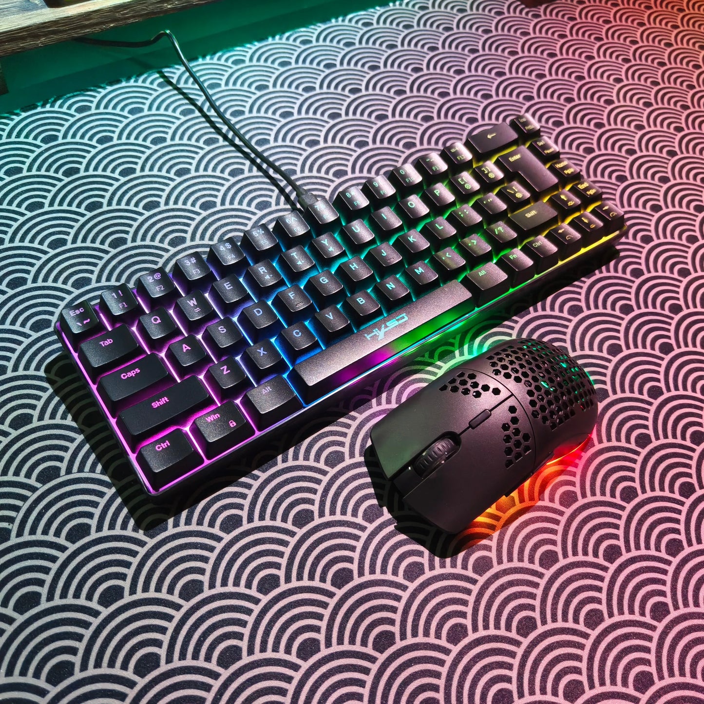 Conjunto gaming portátil HXSJ 60% RGB de teclado y ratón: teclado de membrana con cable de 68 teclas y ratón inalámbrico ligero de 3 modos para PC y Mac