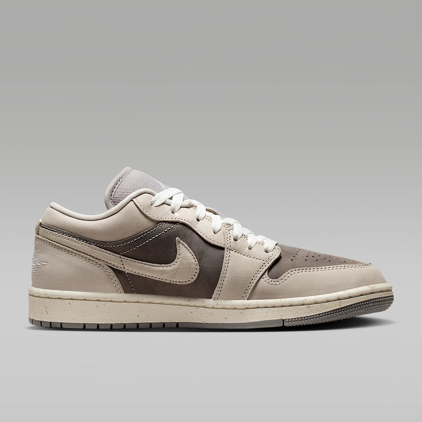 Ténis de basquetebol Nike JORDAN genuínos para homem, de cano baixo, com atacadores, resistentes ao desgaste e com amortecimento de impacto IB7011-001