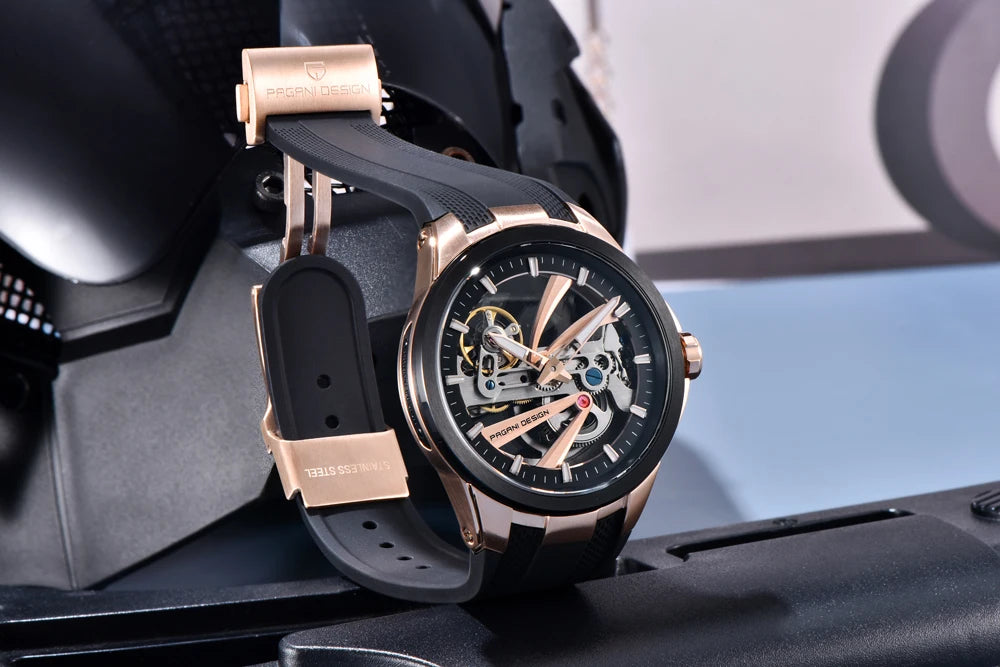 Herrklocka från PAGANI DESIGN – Mekanisk automatisk lyxmodell av typen ”skelett” (öppen mekanism), utrustad med en tourbillon, safirglas med antireflexbehandling, vattentät och självlysande.