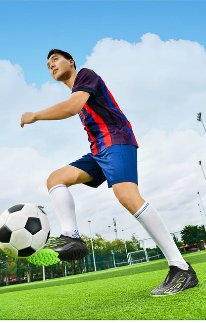 Nuove scarpe da calcio da uomo con tacchetti per erba, comode scarpe da futsal per turf, scarpe sportive ultraleggere FG antiscivolo indoor per adulti