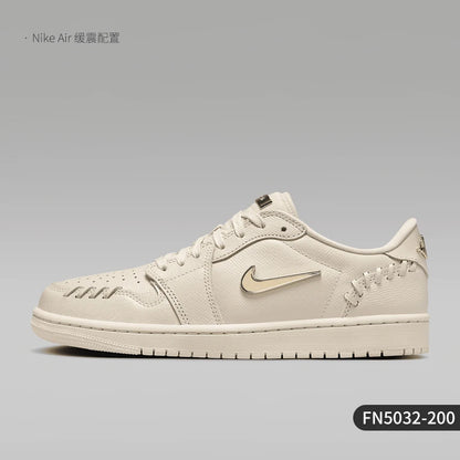 Ténis Nike Authentic Air Jordan 1 MM Low Small Gold Hook para mulher FN5032-200