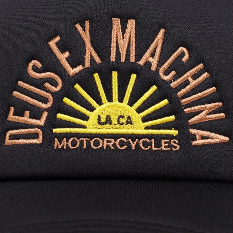 Neue Outdoor-Unisex-Baseballcaps mit gestickten Buchstaben, Colourblock-Design, Sonnenschutz, atmungsaktivem Mesh, vielseitige modische Trucker-Caps als Sonnenhut