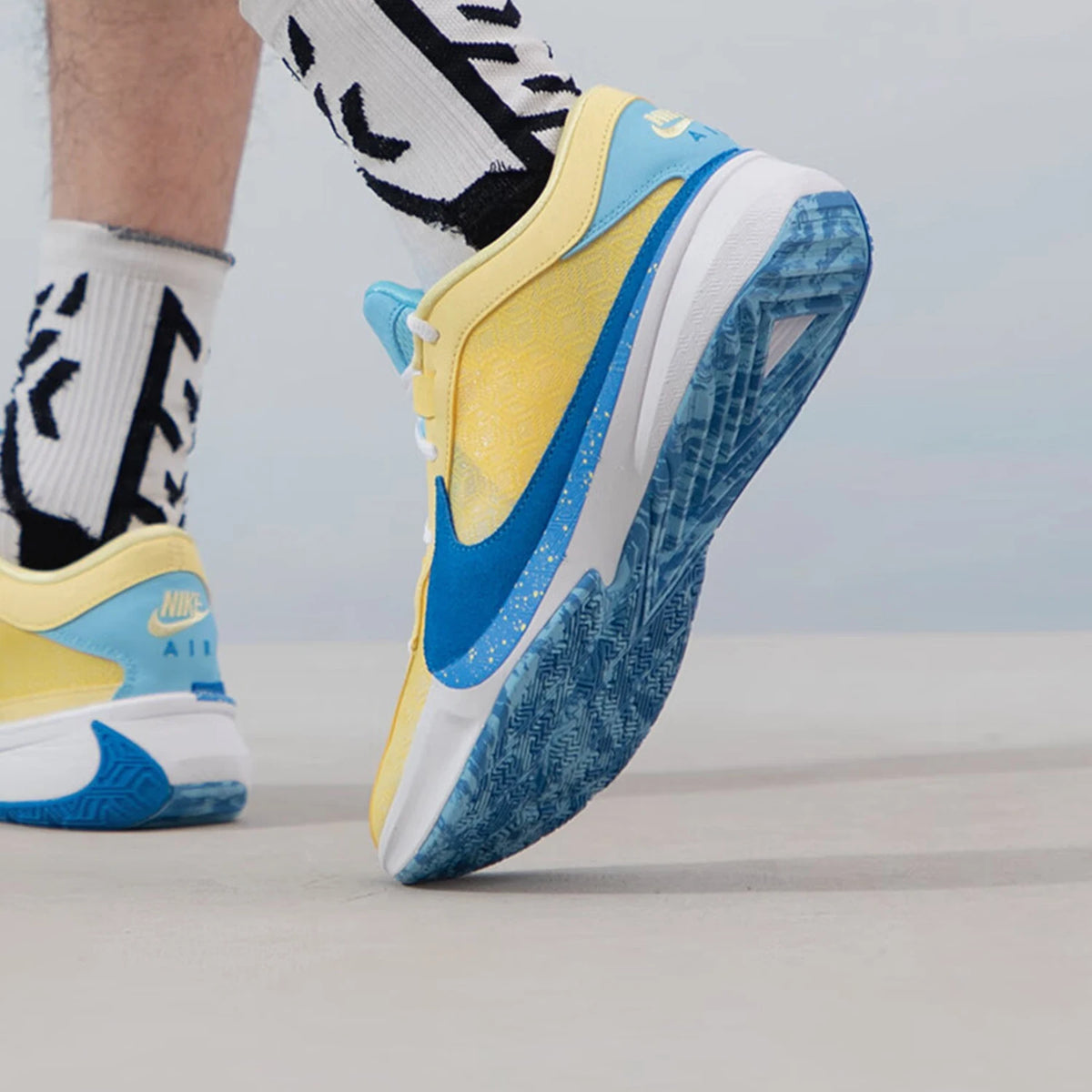 Ténis de basquetebol Nike Authentic ZOOM FREAK 5 EP para homem DX4996-700