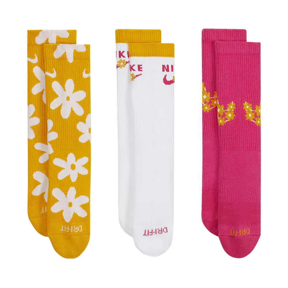 Nike: Stylish, Versatile, and Comfortable Sports and Casual Wear for Men and Women – Terry Cloth Socks 3-Pack SX7557-010
