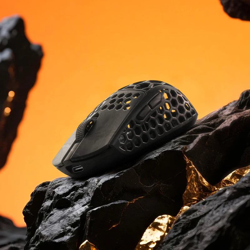 Darmoshark M5 Air Forged Carbon Fiber Gaming Mouse Wireless 8K Macro Mouse 30KDPI Finger Grip Small Hand Mice 30g Lightweight