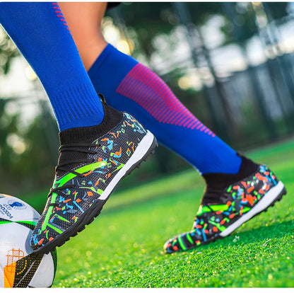 Turf Soccer Cleats Professional Men Football Boots Breathable Mesh Youth Soccer Shoes Anti-Skid Male Sneakers Society Chuteira.