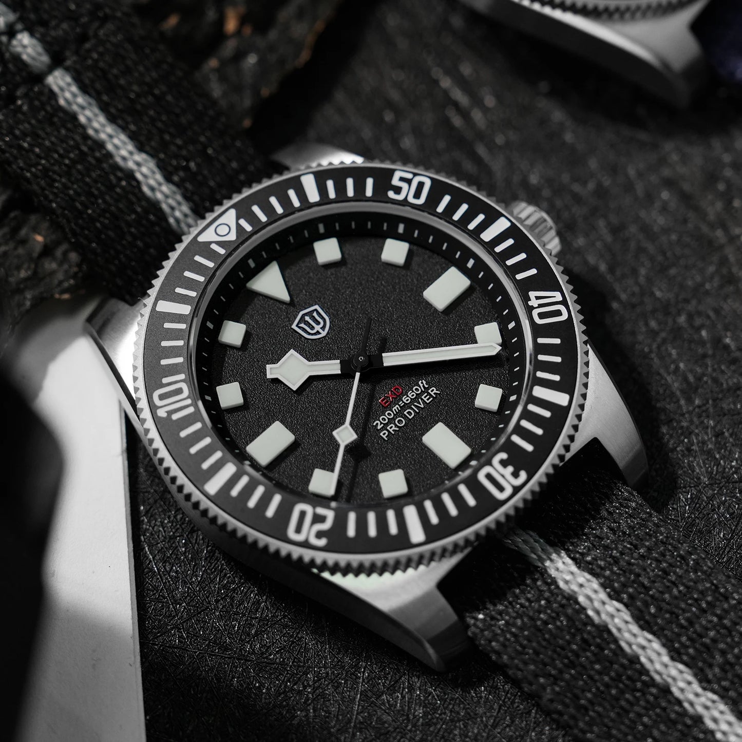 Watchdives EXD 40Mm Titanium Dive Watch Men's VH31 Sweep Quartz Watches 200 Waterproof AR Sapphire BGW9 Luminous 316L Wristwatch