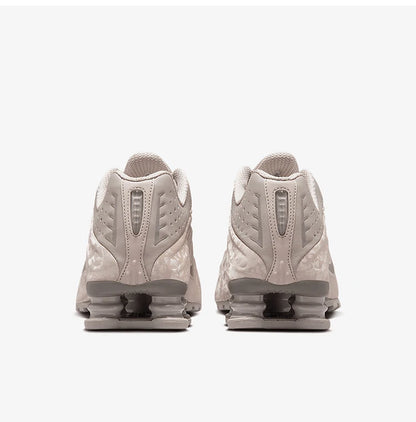 Nike Original Shox R4 Damen-Laufschuhe mit Dämpfung und niedrigem Schnitt HV0934-001