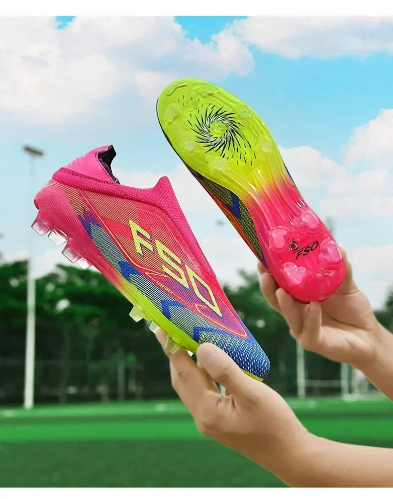 Nouvelles chaussures de football pour hommes, modèle tendance, de haute qualité, mi-hautes, légères, antidérapantes, crampons d'extérieur pour l'entraînement sur gazon.