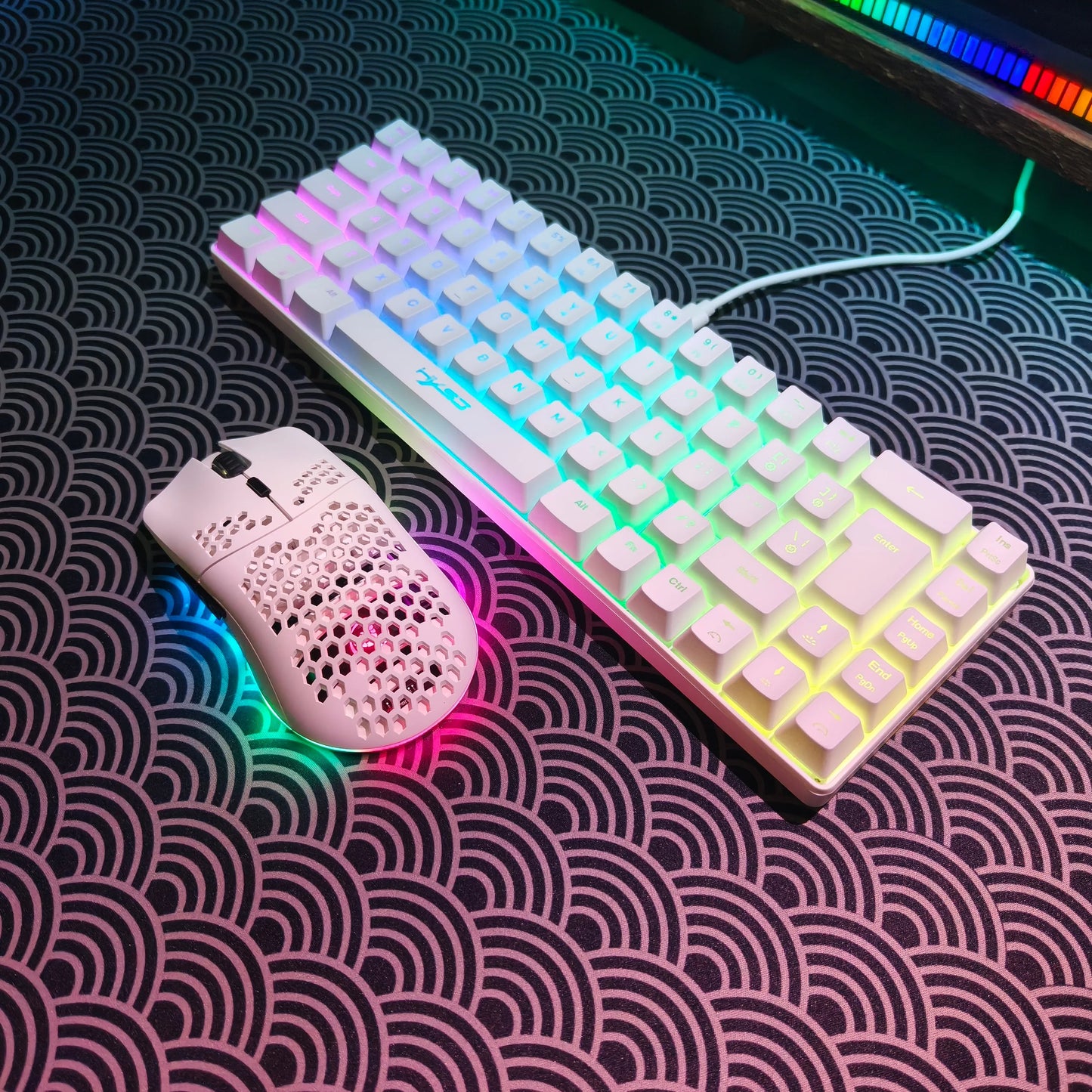 Conjunto gaming portátil HXSJ 60% RGB de teclado y ratón: teclado de membrana con cable de 68 teclas y ratón inalámbrico ligero de 3 modos para PC y Mac