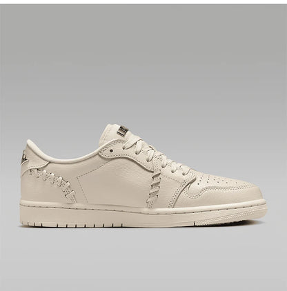 Ténis Nike Authentic Air Jordan 1 MM Low Small Gold Hook para mulher FN5032-200
