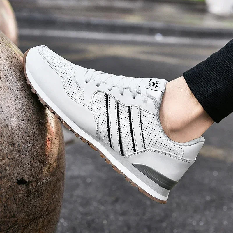 Jesienne buty sportowe męskie, płaskie buty do biegania, białe, trwałe, klasyczne buty casualowe, niskie, modne buty trekkingowe i do chodzenia