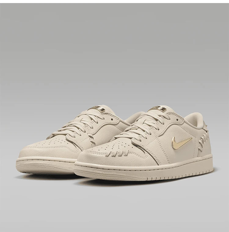 Ténis Nike Authentic Air Jordan 1 MM Low Small Gold Hook para mulher FN5032-200