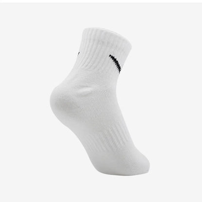 Nike-sokken Nike Basketball verdikte sokken Lange sportsokken met Dri-FIT-technologie voor ademend vermogen 3-pack SX7667-100