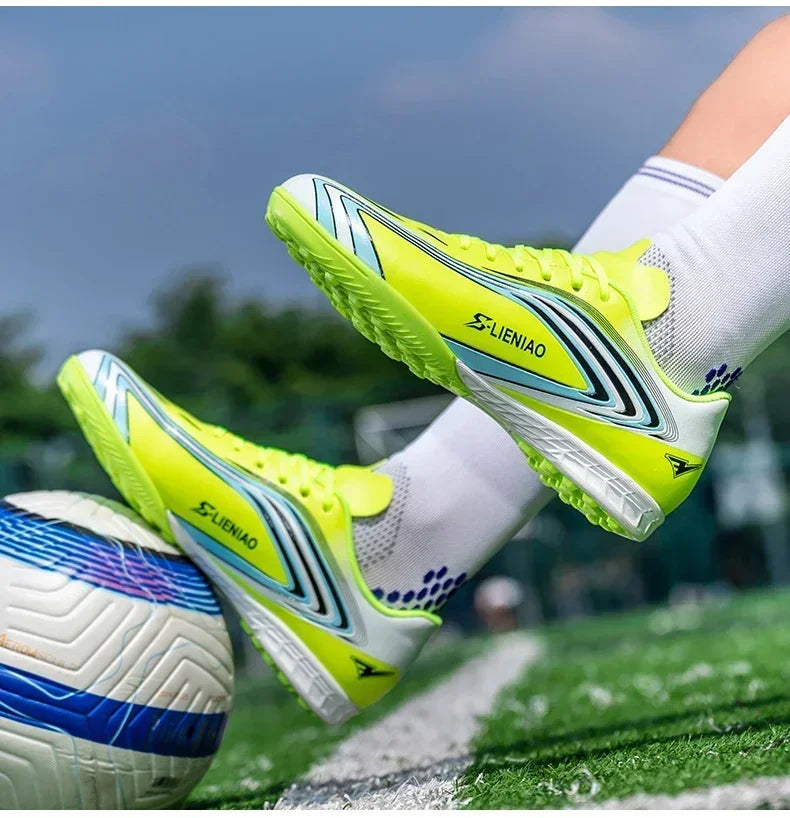 Nouvelles chaussures de football pour hommes, crampons de futsal, chaussures de soccer, chaussures de match, baskets d'intérieur de haute qualité, best-seller, antidérapantes, pour entraînement et extérieur