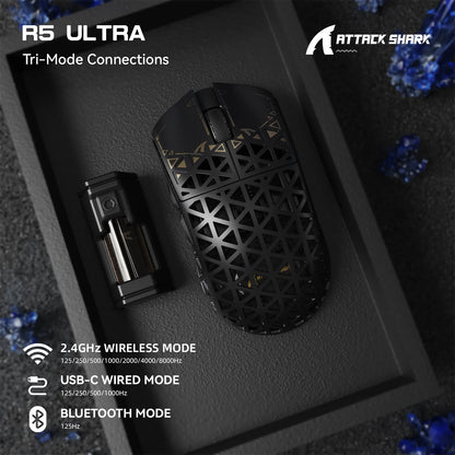 Rato Gaming Sem Fios ATTACK SHARK R5 Ultra 8K em Fibra de Carbono com Sensor 42000 DPI-PAW3950 MAX — ultraleve de 39g para Win/Mac