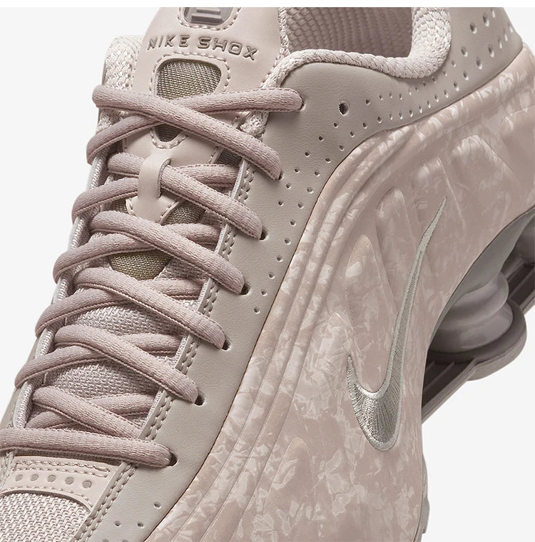Nike Original Shox R4 Damen-Laufschuhe mit Dämpfung und niedrigem Schnitt HV0934-001