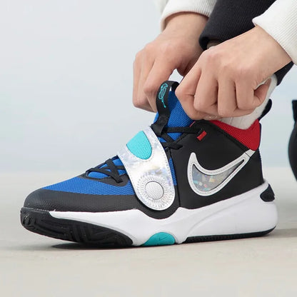 Scarpe da basket da donna Nike con ammortizzazione e suola integrale in gomma, pratiche, nuovo design con velcro, scarpe da basket mid-top resistenti all’usura e durevoli, Team Hustle D11 in colore accattivante per outdoor e tempo libero, Excell