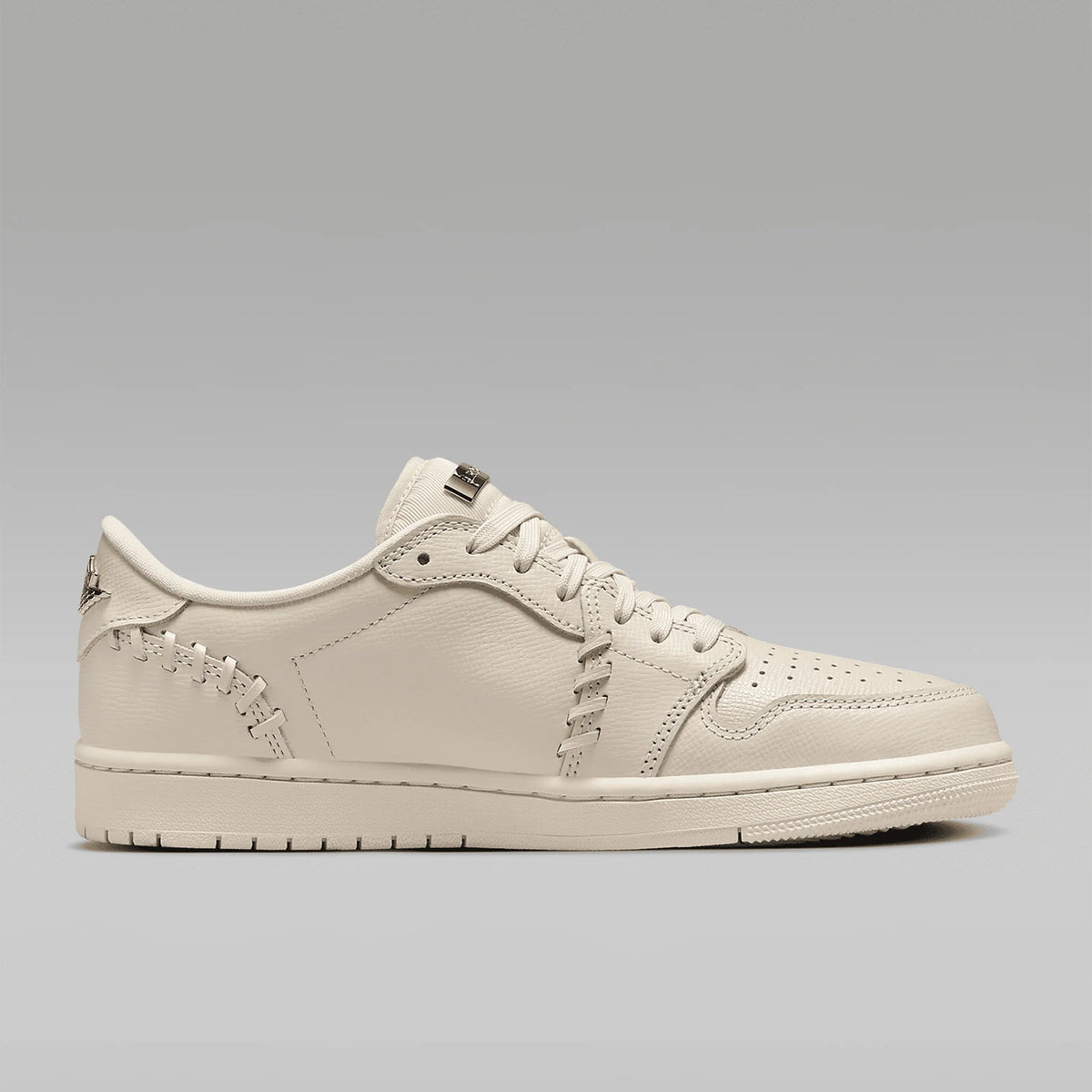 Ténis Nike Authentic Air Jordan 1 MM Low Small Gold Hook para mulher FN5032-200