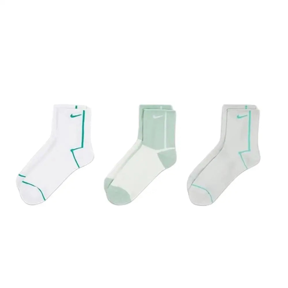 Nike: Stylish, Versatile, and Comfortable Sports and Casual Wear for Men and Women – Terry Cloth Socks 3-Pack SX7557-010