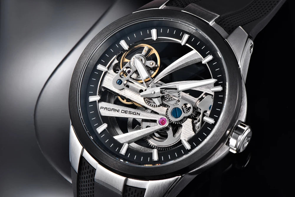 Herrklocka från PAGANI DESIGN – Mekanisk automatisk lyxmodell av typen ”skelett” (öppen mekanism), utrustad med en tourbillon, safirglas med antireflexbehandling, vattentät och självlysande.