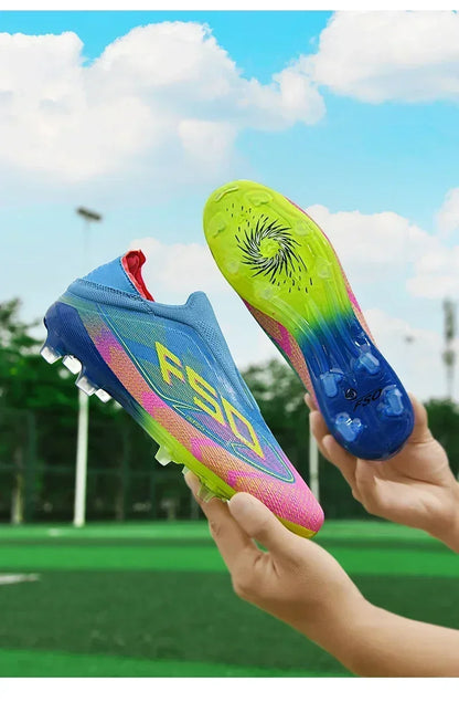 Nouvelles chaussures de football pour hommes, modèle tendance, de haute qualité, mi-hautes, légères, antidérapantes, crampons d'extérieur pour l'entraînement sur gazon.