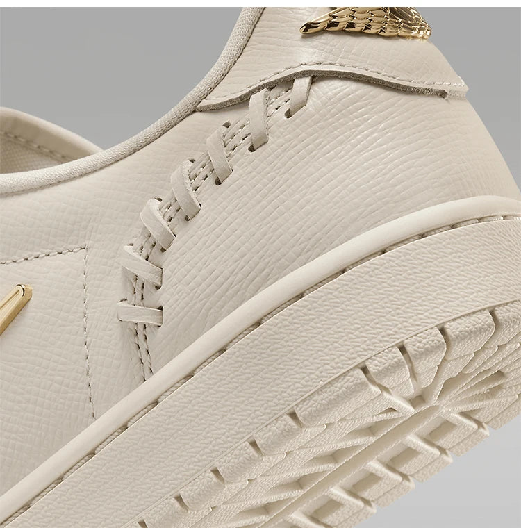 Ténis Nike Authentic Air Jordan 1 MM Low Small Gold Hook para mulher FN5032-200