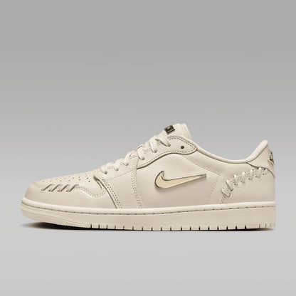 Ténis Nike Authentic Air Jordan 1 MM Low Small Gold Hook para mulher FN5032-200