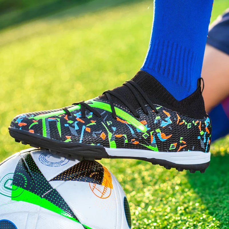 Turf Soccer Cleats Professional Men Football Boots Breathable Mesh Youth Soccer Shoes Anti-Skid Male Sneakers Society Chuteira.