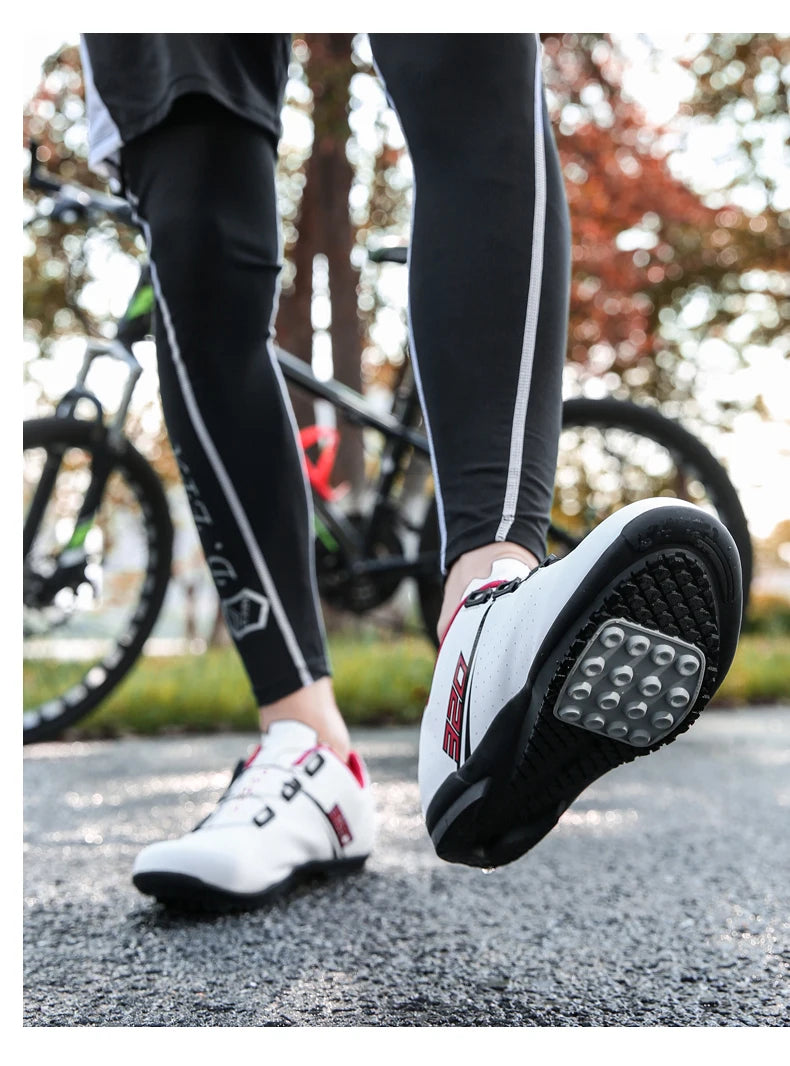 Sapatilhas de ciclismo MTB novas para homem, sapatilhas desportivas de ciclismo com sistema de bloqueio automático, estrada e velocidade, sapatilhas de ciclismo para mulher compatíveis com cleats SPD