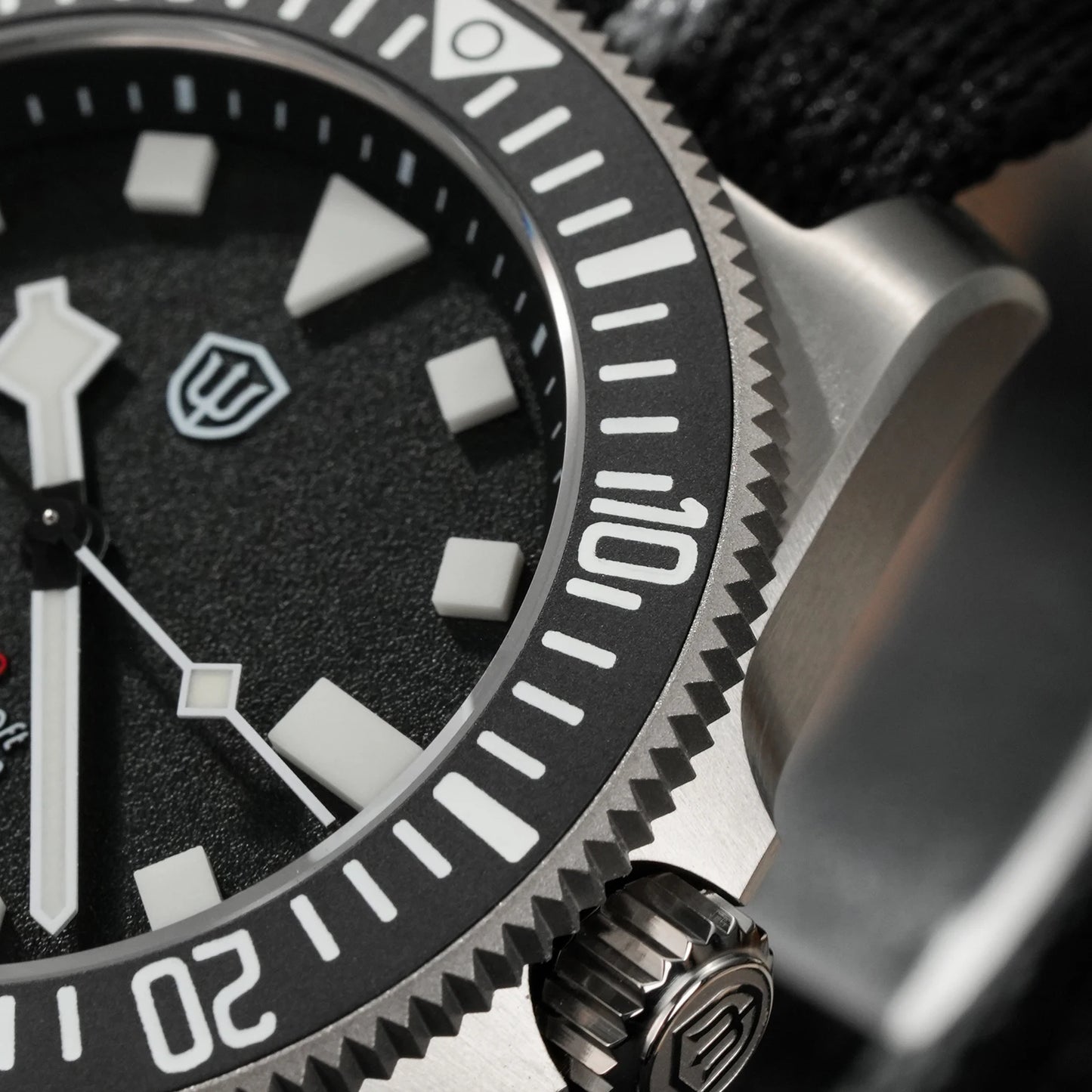 Watchdives EXD 40Mm Titanium Dive Watch Men's VH31 Sweep Quartz Watches 200 Waterproof AR Sapphire BGW9 Luminous 316L Wristwatch