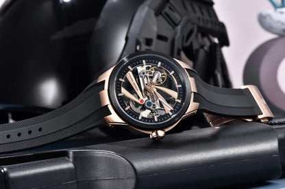 Herrklocka från PAGANI DESIGN – Mekanisk automatisk lyxmodell av typen ”skelett” (öppen mekanism), utrustad med en tourbillon, safirglas med antireflexbehandling, vattentät och självlysande.