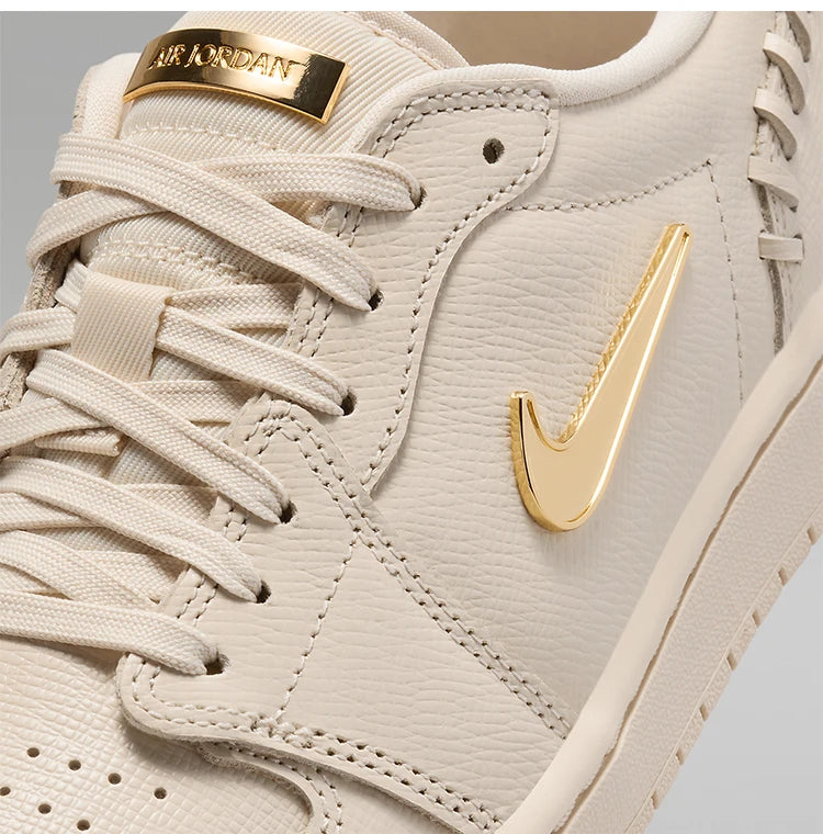 Ténis Nike Authentic Air Jordan 1 MM Low Small Gold Hook para mulher FN5032-200