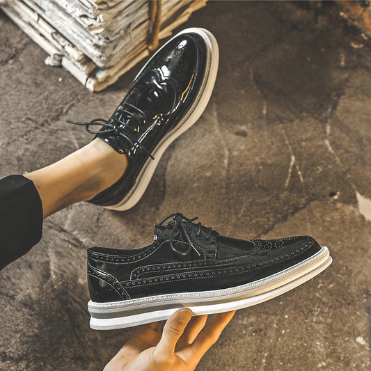 Hot Brogue Lacquer Leather Men's Shoes Fashionable British Versatile Styles Office Outdoor Leisure Business Party Adult Shoes