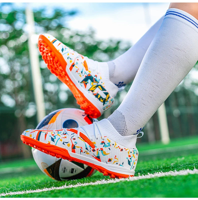Turf Soccer Cleats Professional Men Football Boots Breathable Mesh Youth Soccer Shoes Anti-Skid Male Sneakers Society Chuteira.