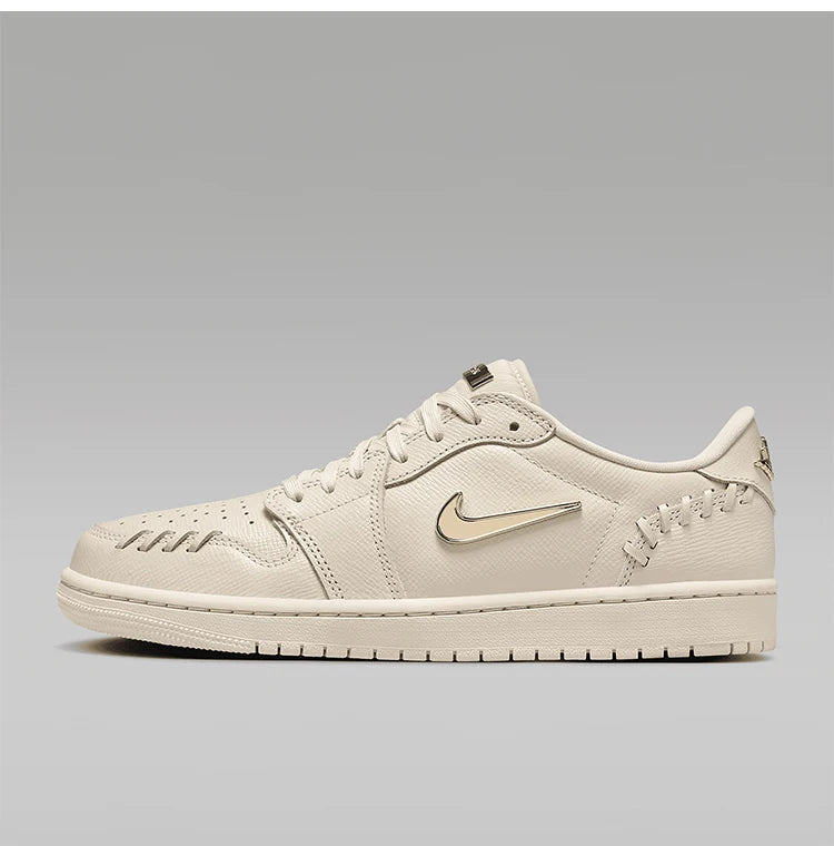 Ténis Nike Authentic Air Jordan 1 MM Low Small Gold Hook para mulher FN5032-200
